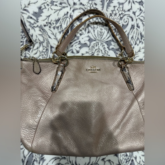 Vintage Coach rose gold pink leather purse / crossbody - Picture 3 of 13